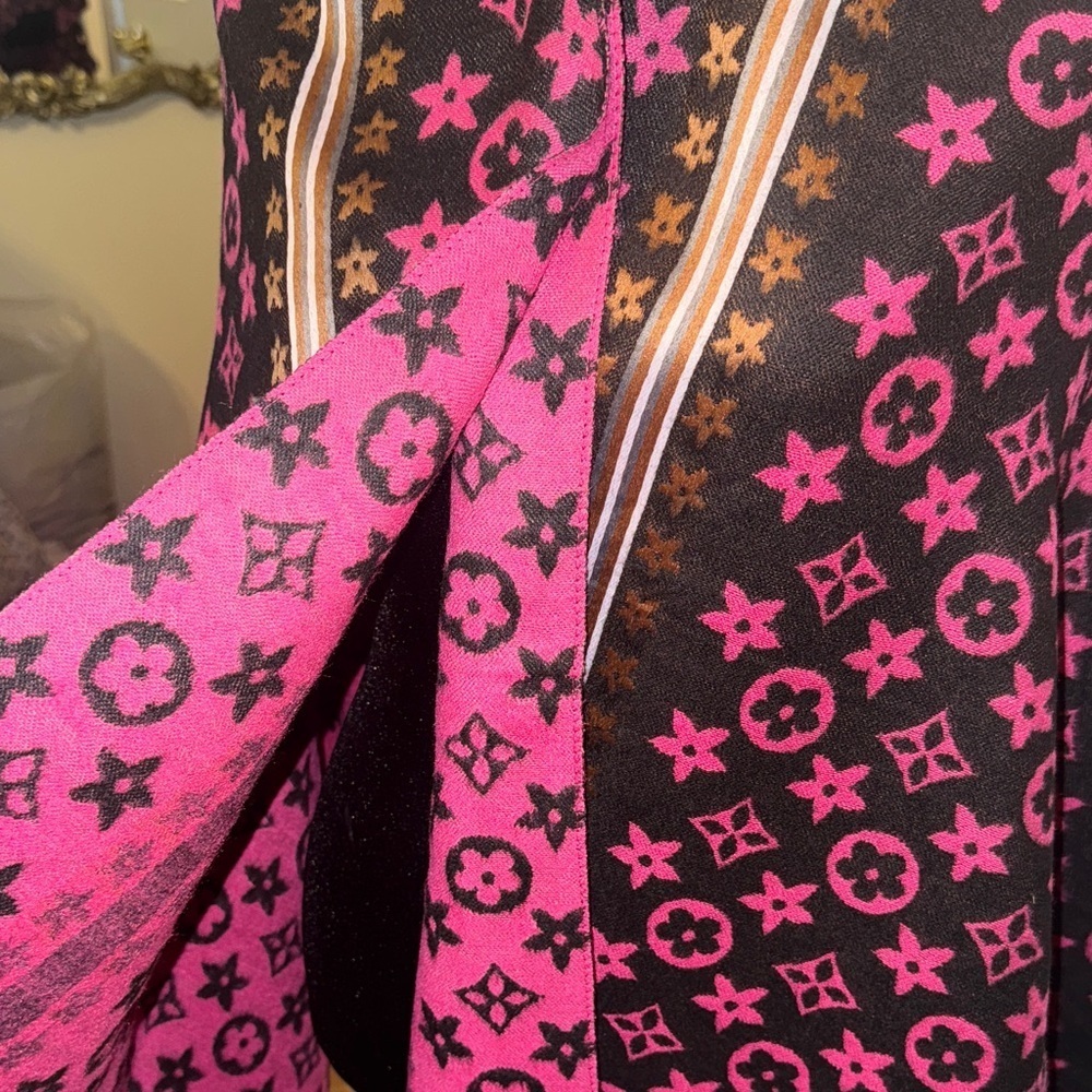 Pink Patterned Shawl - Picture 11 of 15
